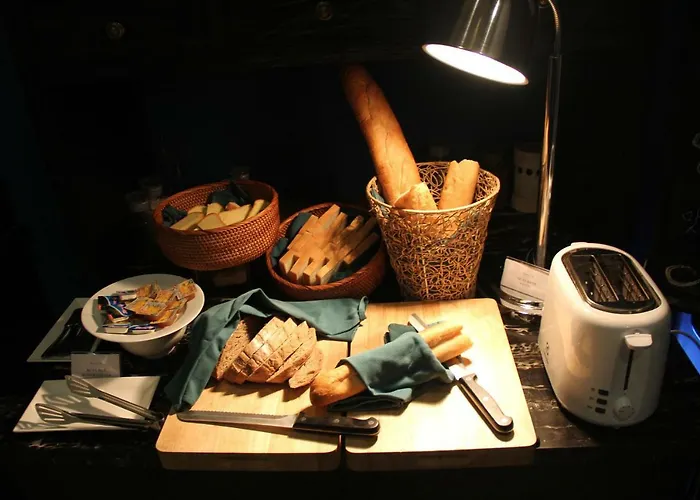 Manoir Des Arts Hotel