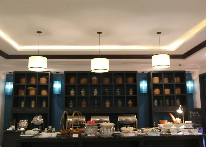 Manoir Des Arts Hotel