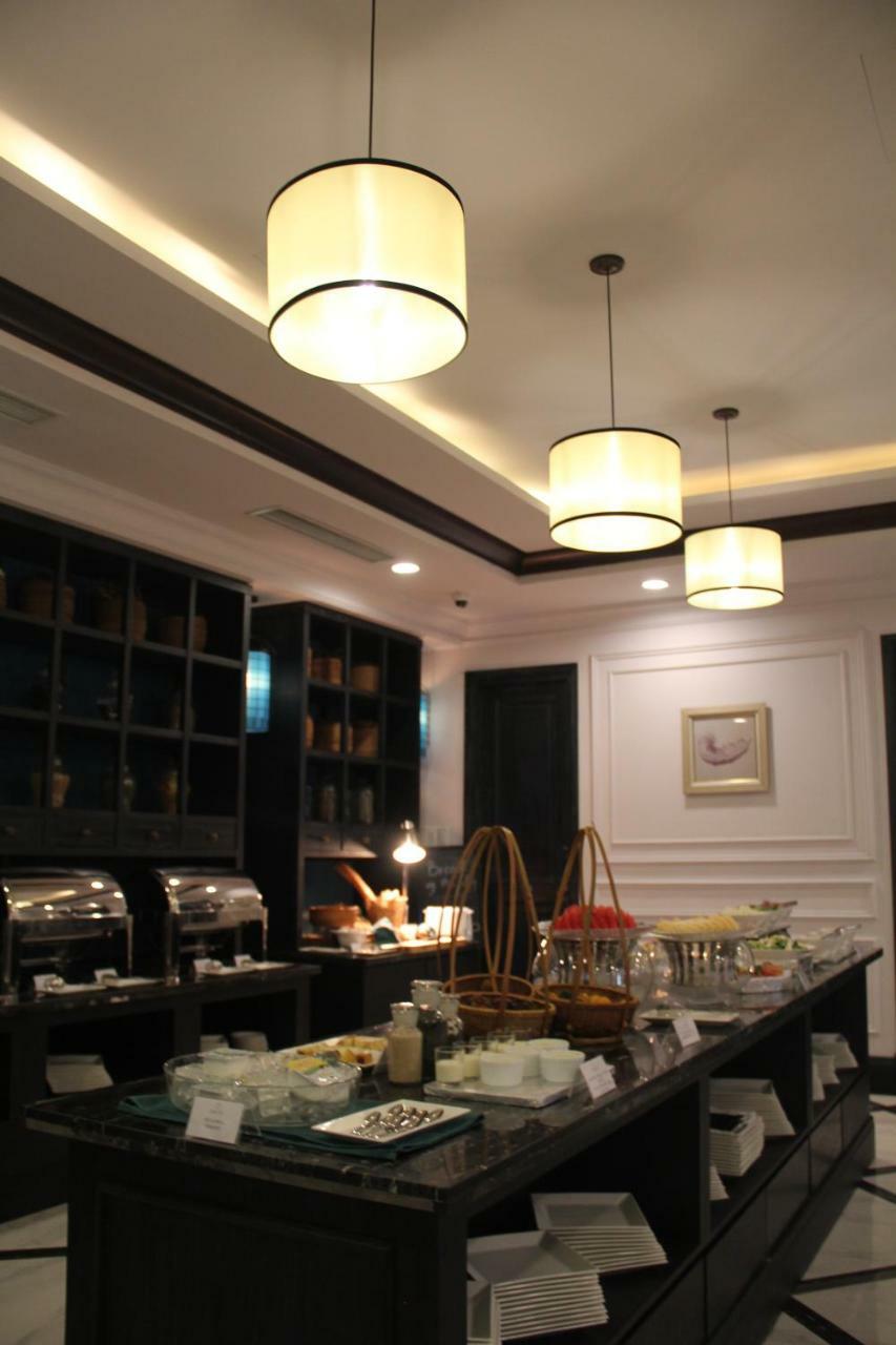 Manoir Des Arts Hotel