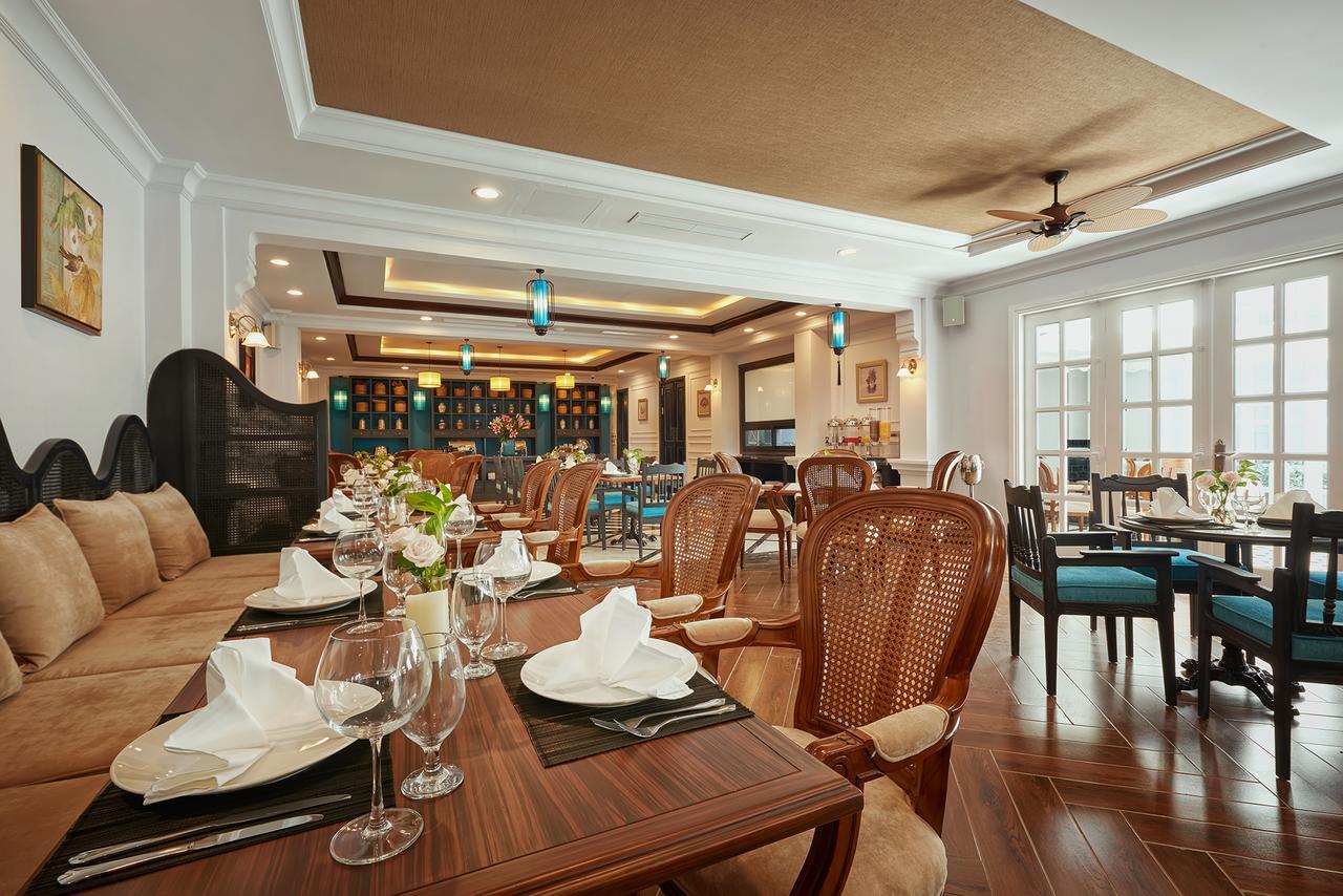Manoir Des Arts Hotel 4*