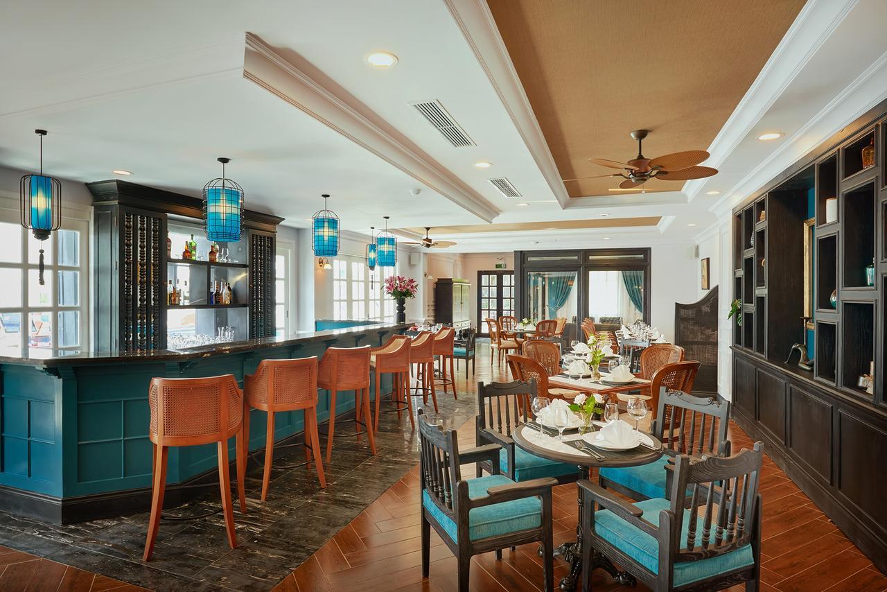 Manoir Des Arts Hotel