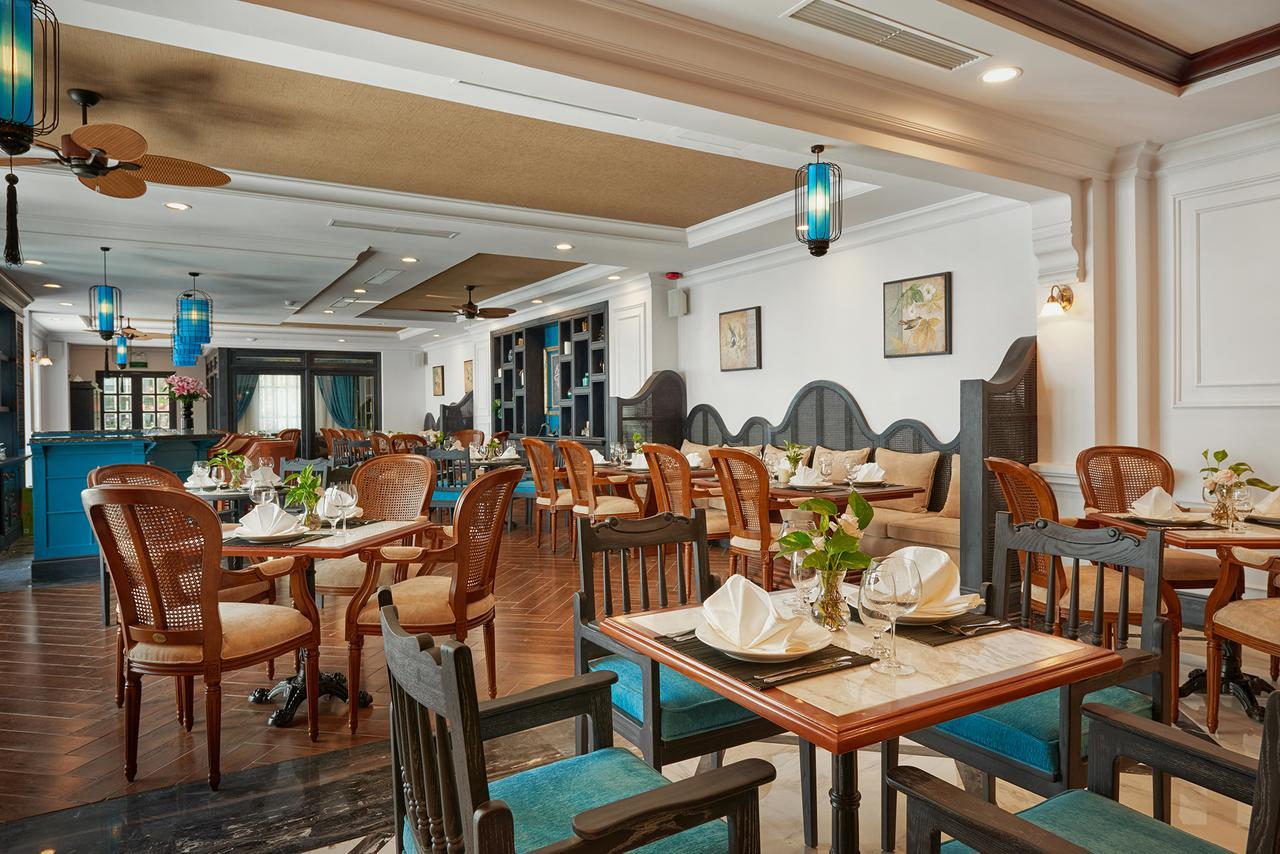 Manoir Des Arts Hotel