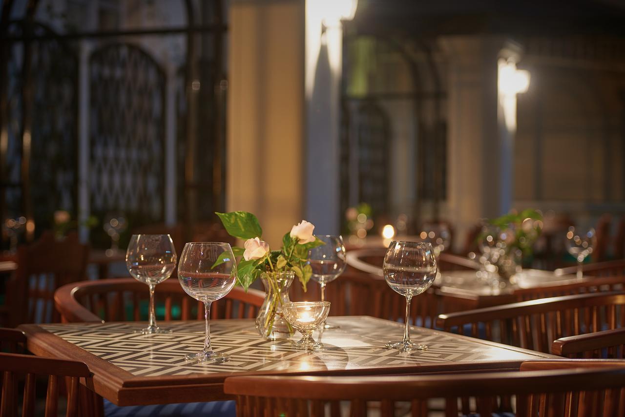 Manoir Des Arts Hotel