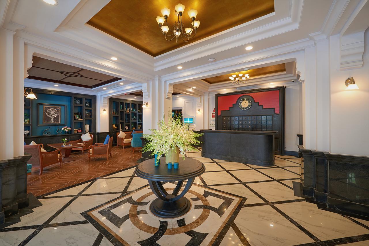 Manoir Des Arts Hotel 4*